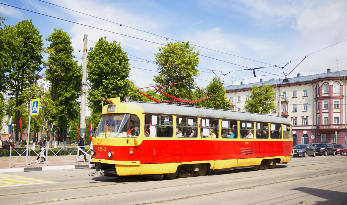 068 068