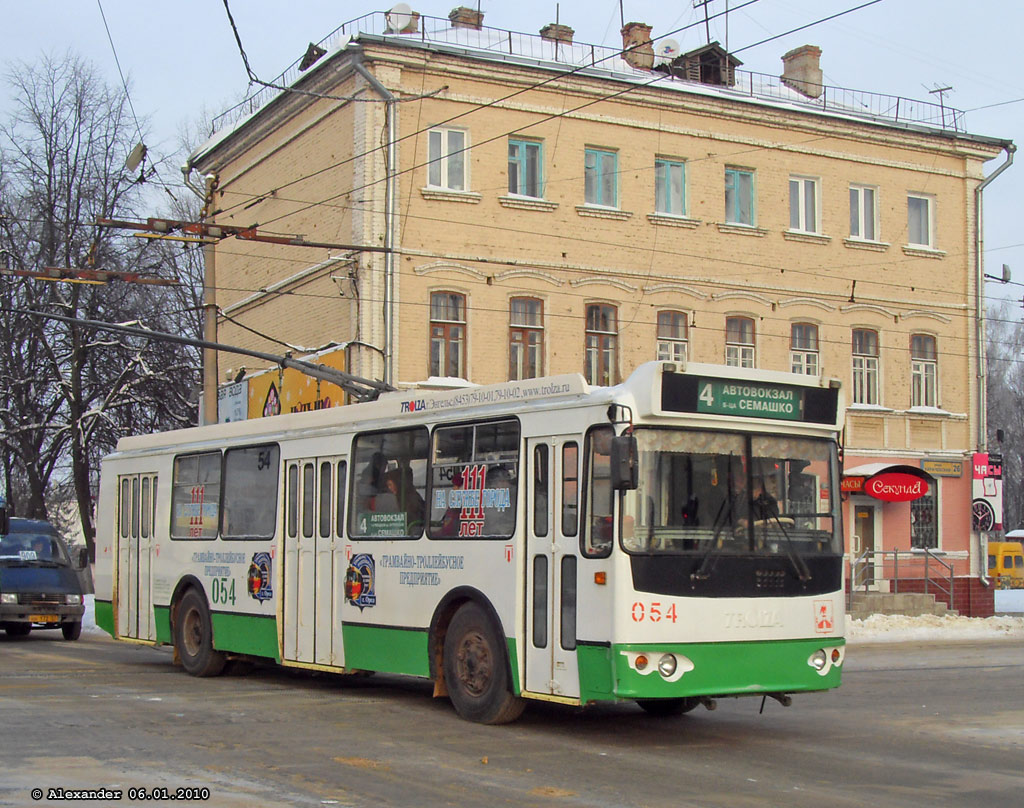 054