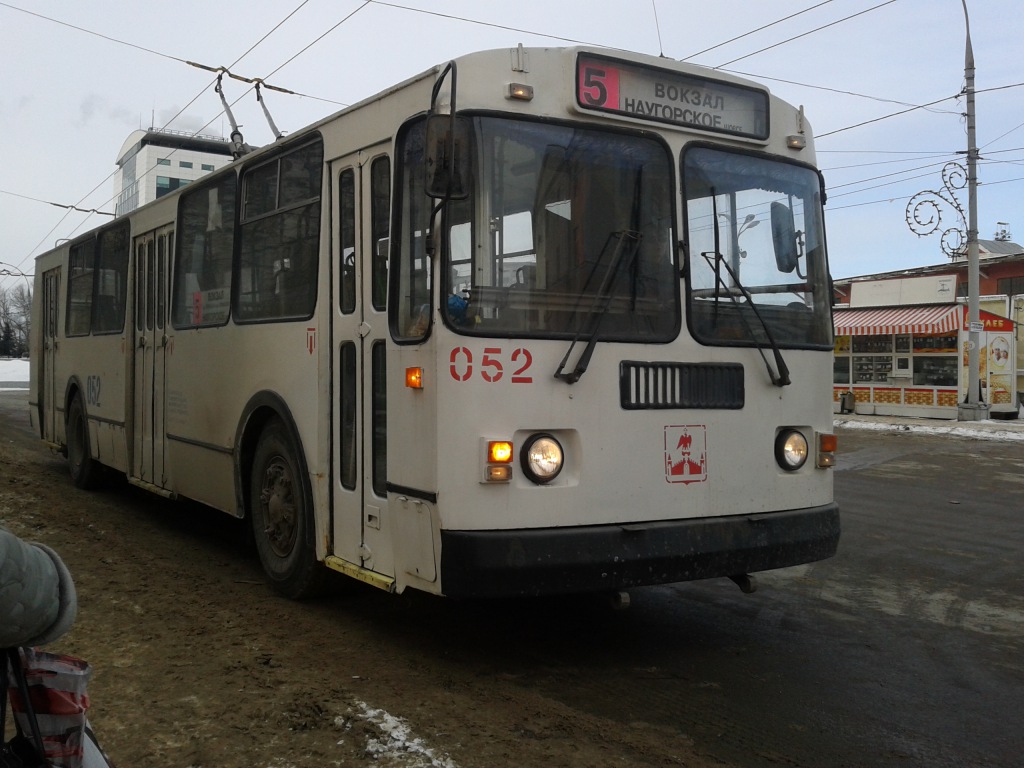 052