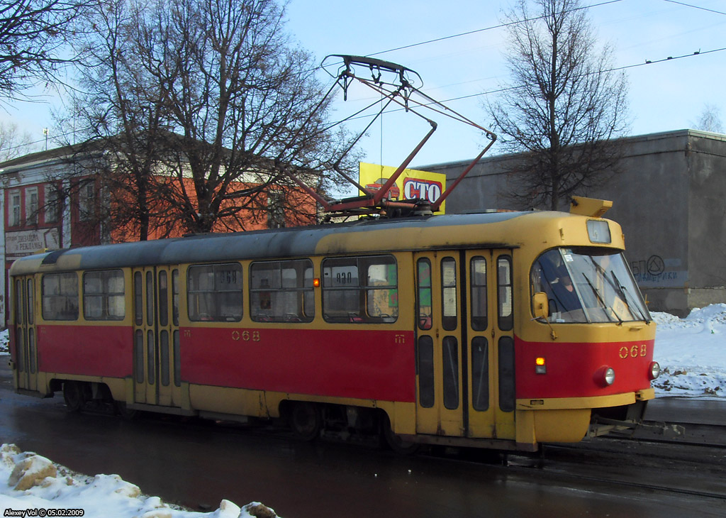068 068