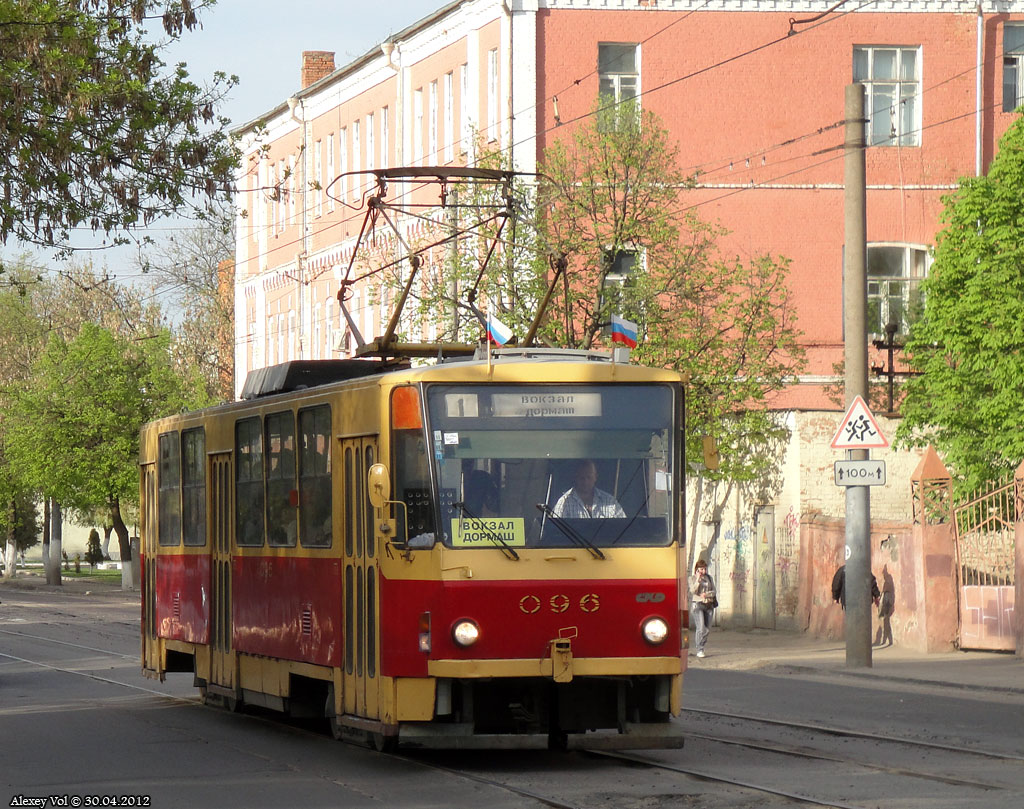 096 096