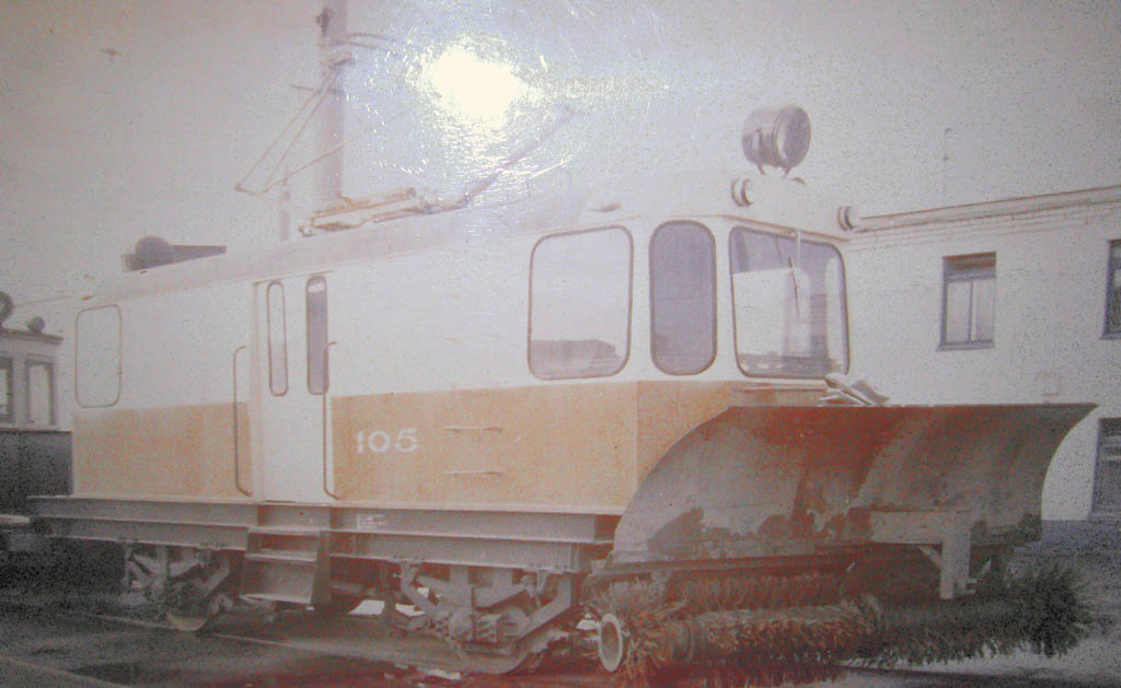 105 105