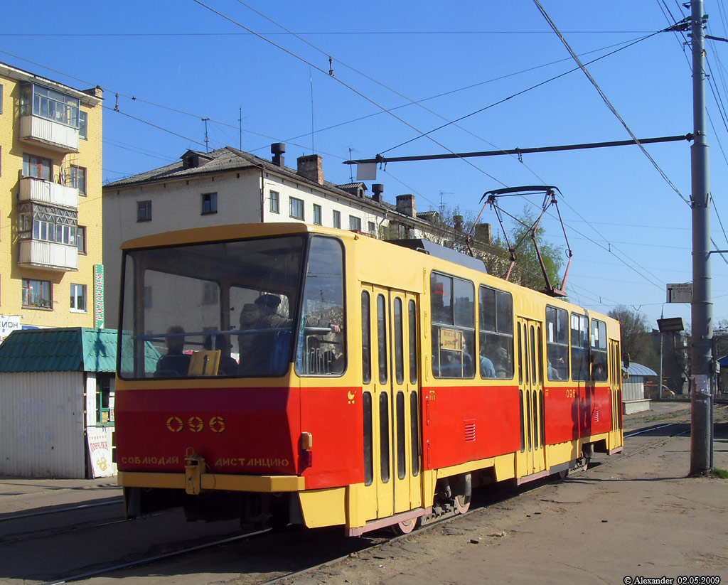 096 096
