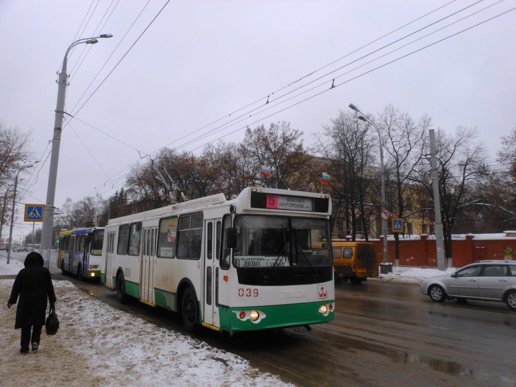 039 039