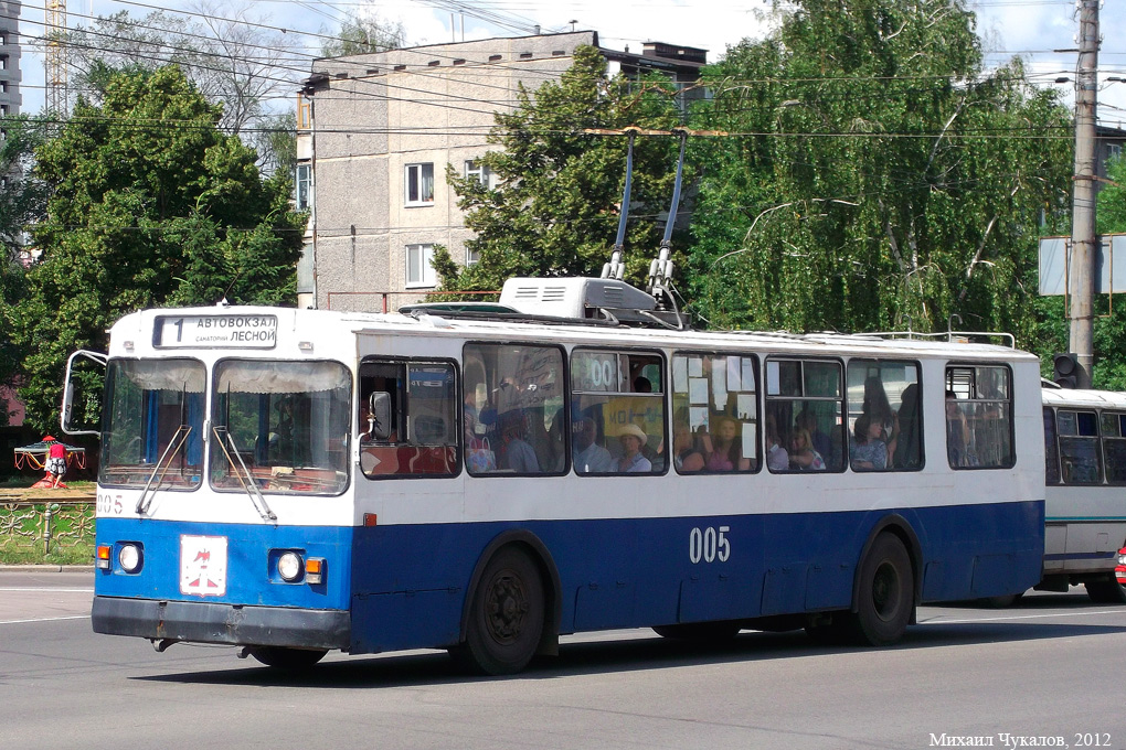 005