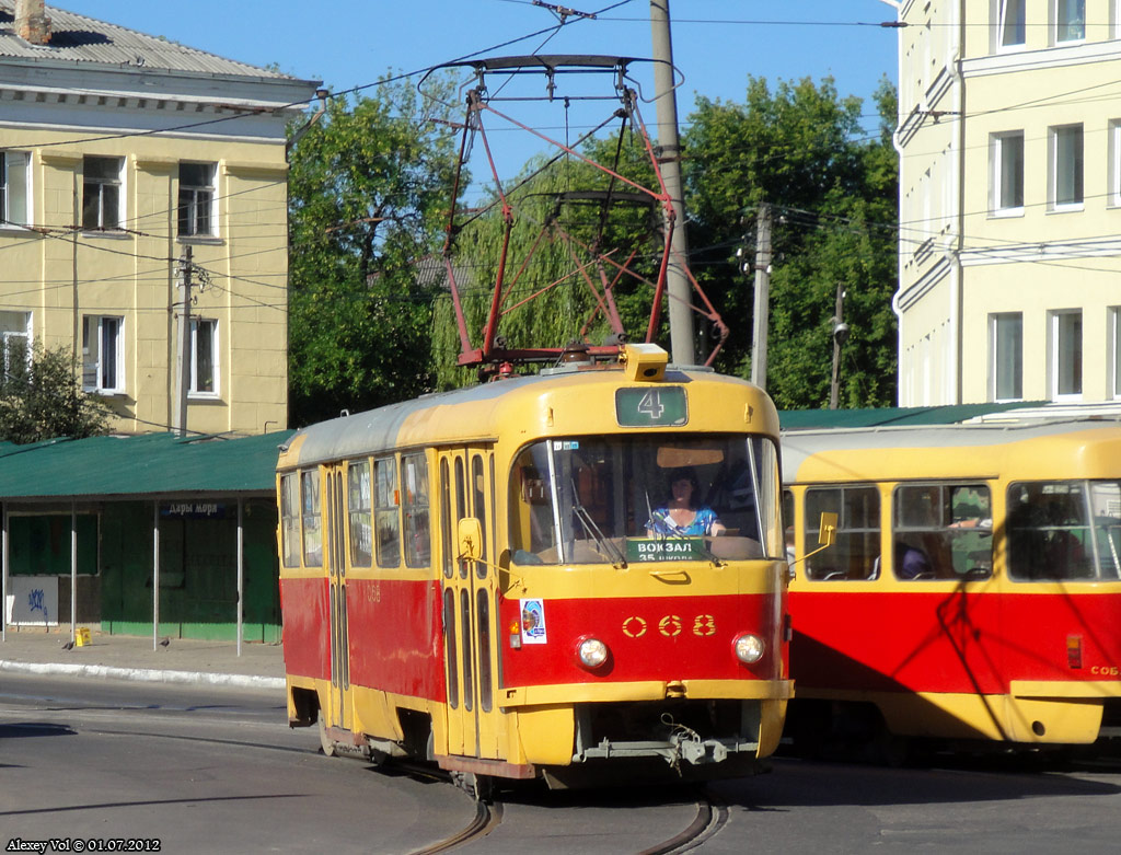 068 068