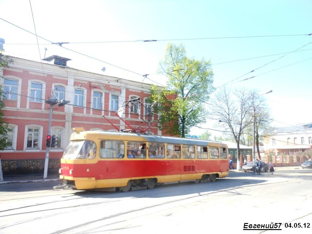 068 068