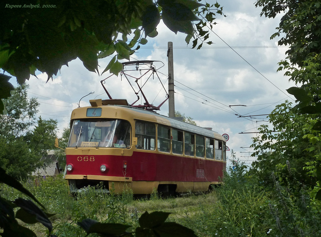 068 068