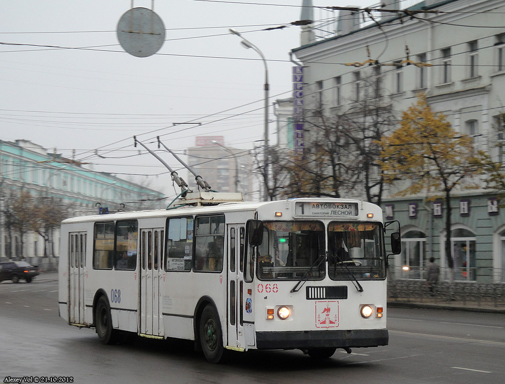 068 068