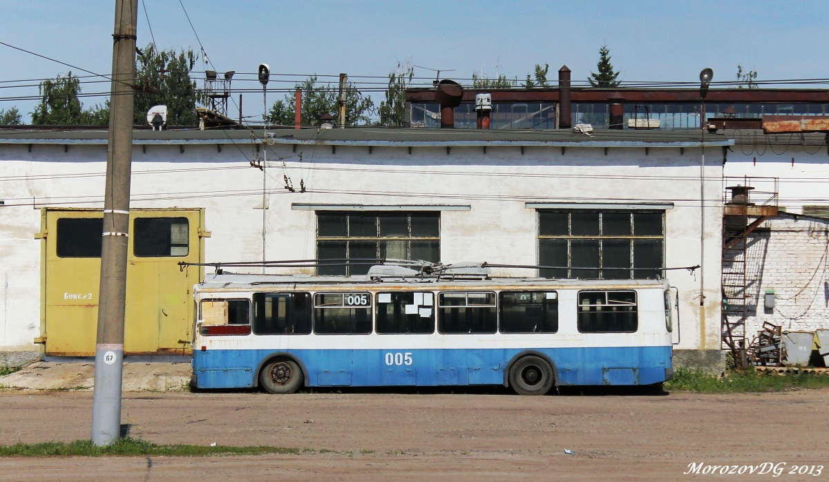 005