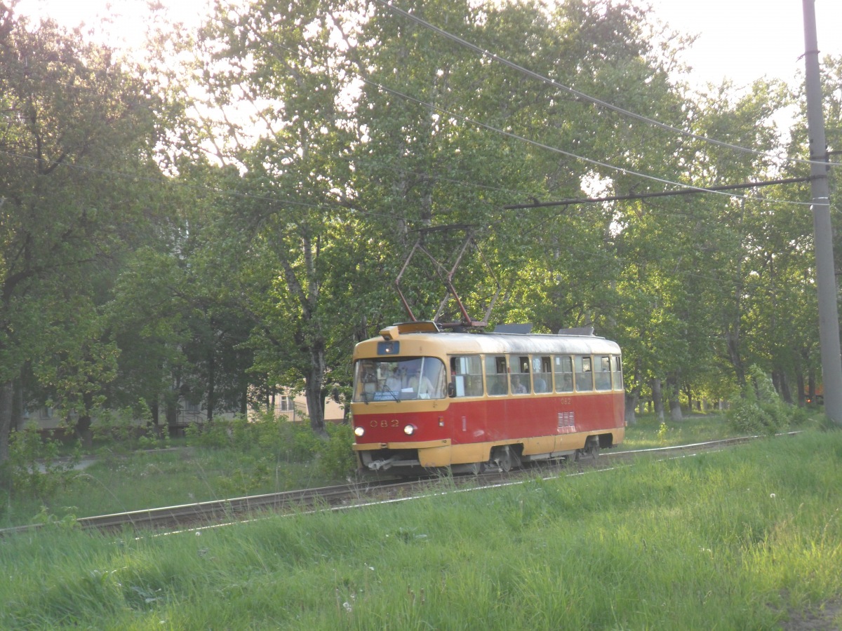 082 082