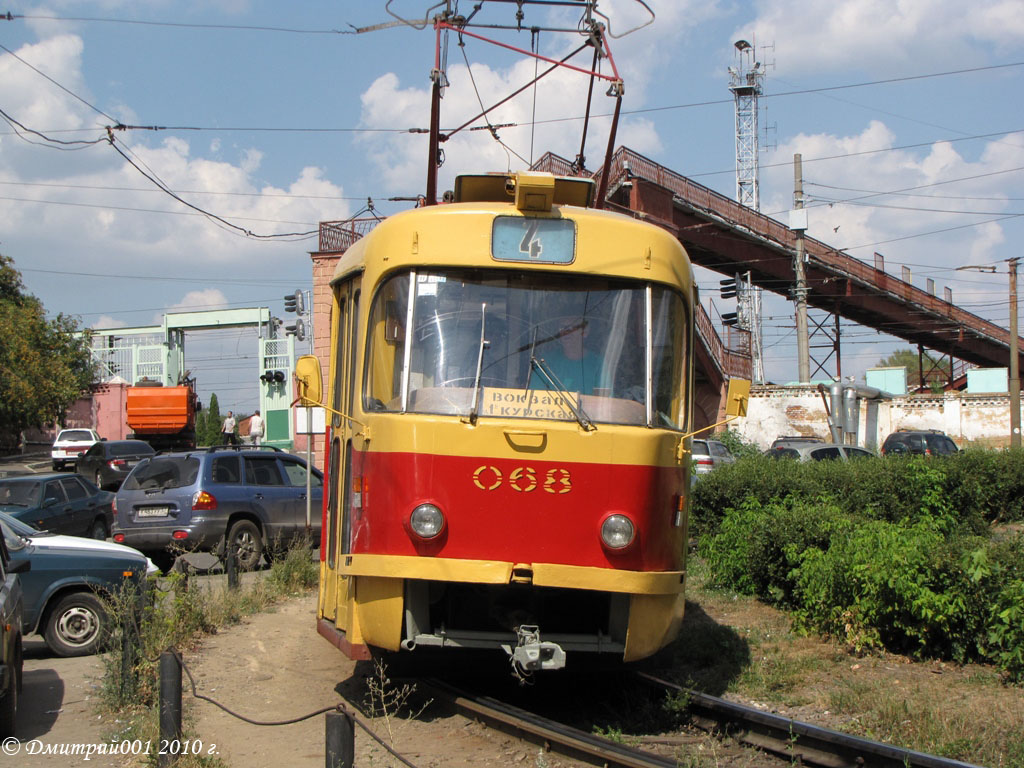 068 068