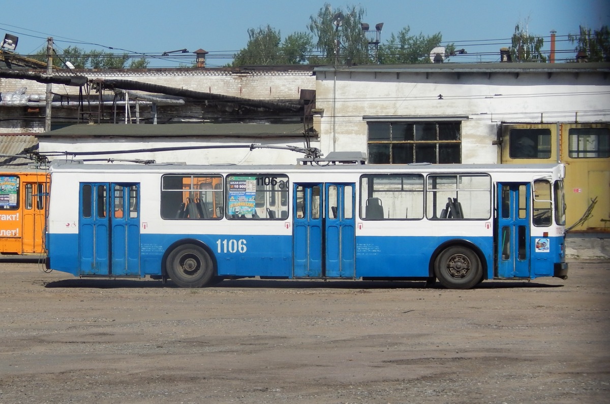 1106