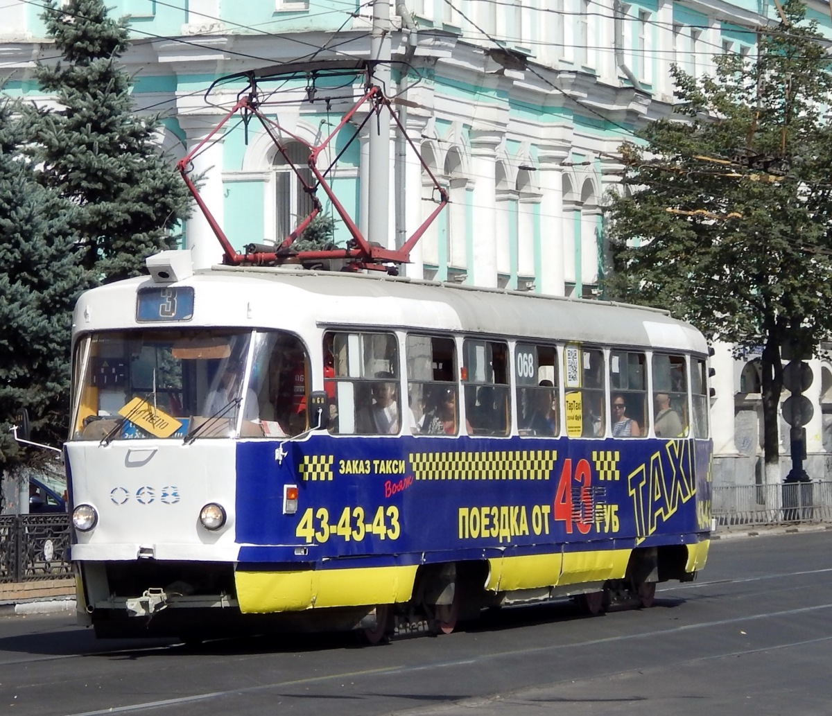 068 068