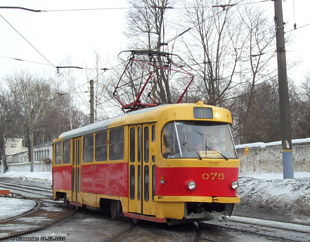 076