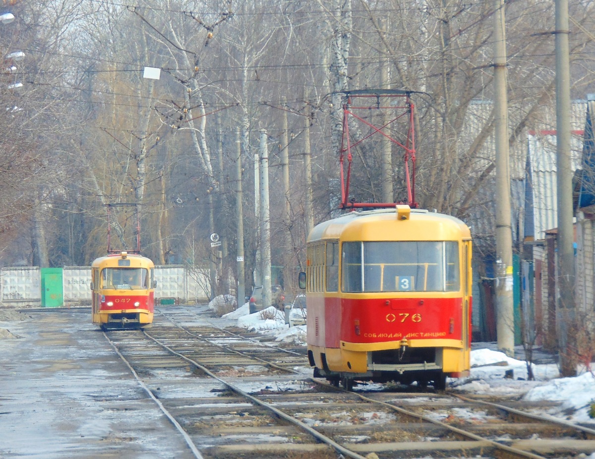 076