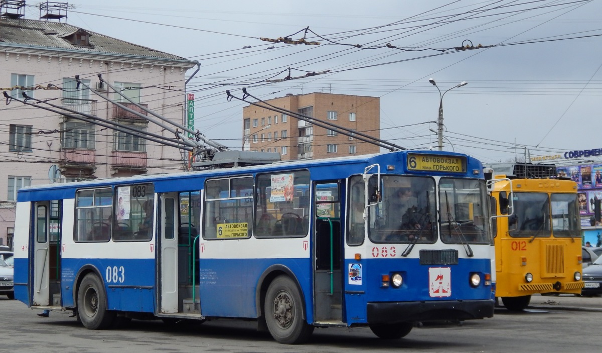 083 083