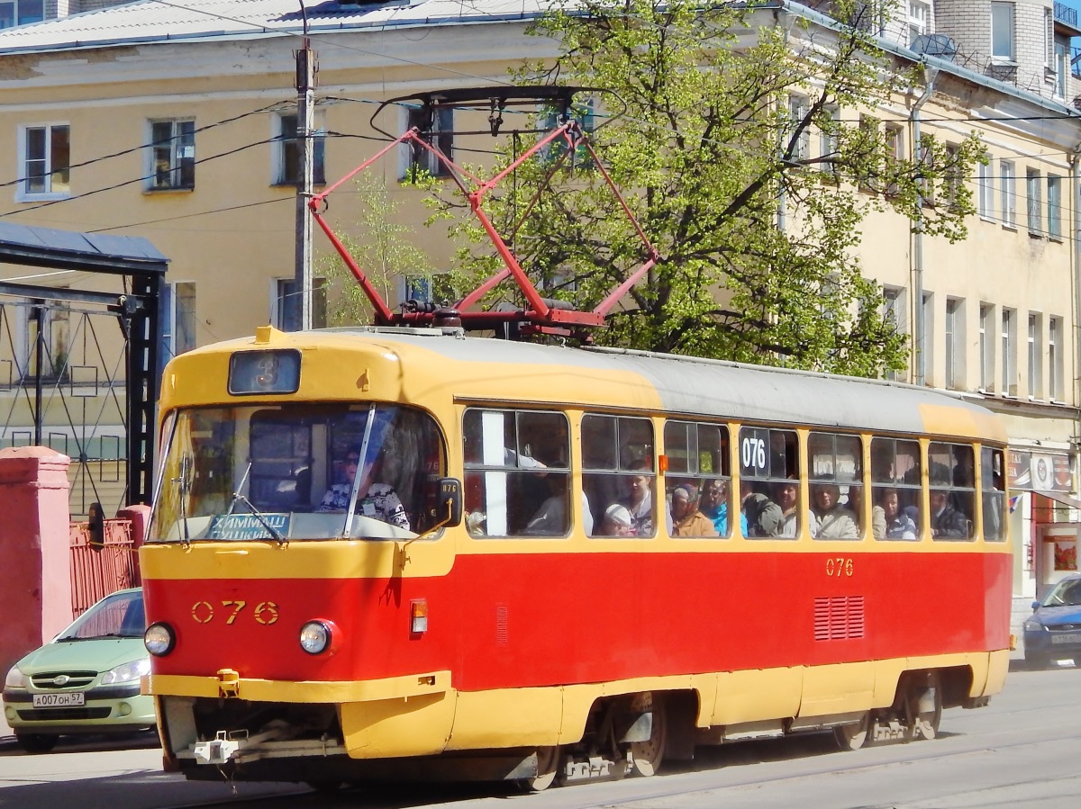 076