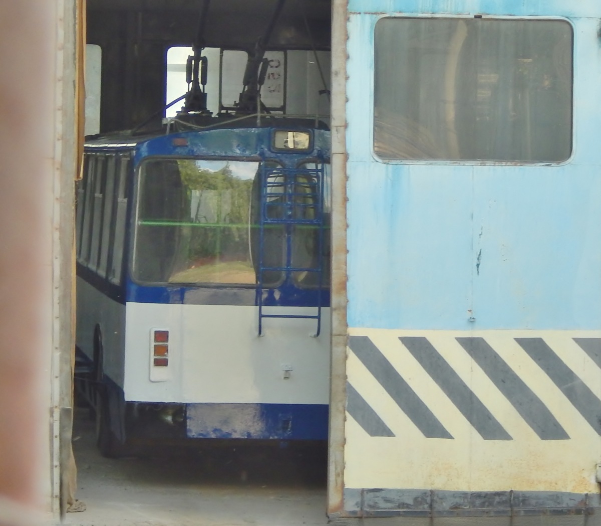 056 056
