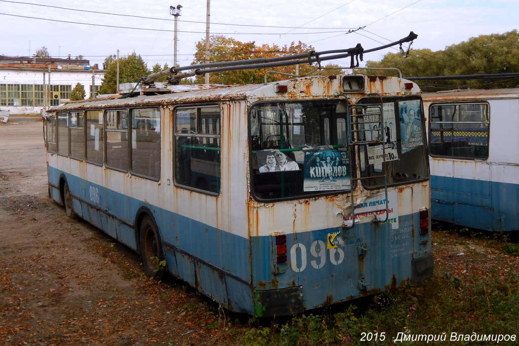 096