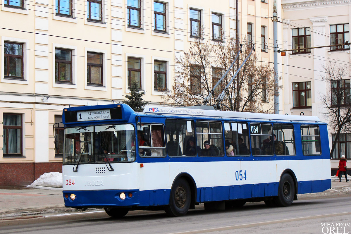 054