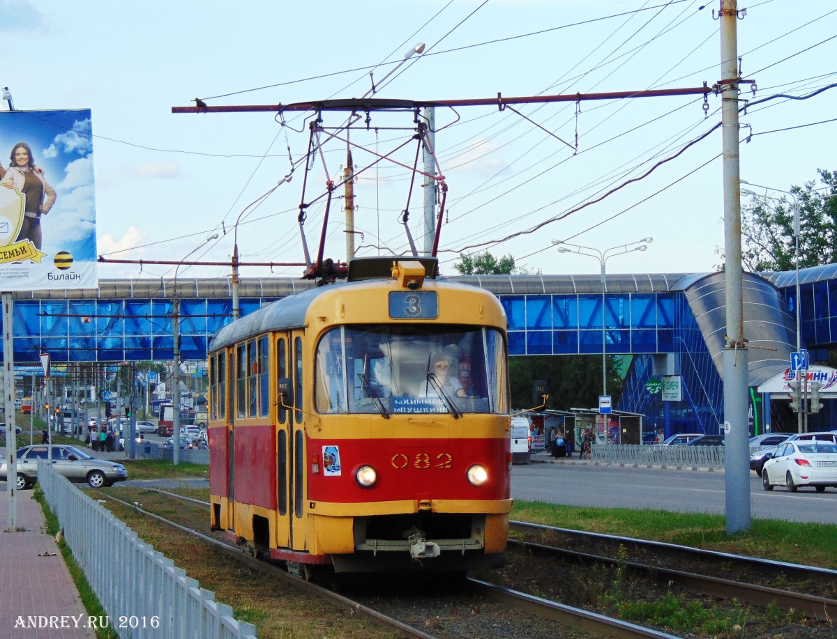 082 082