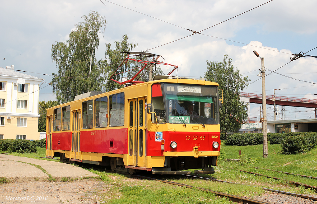 096 096