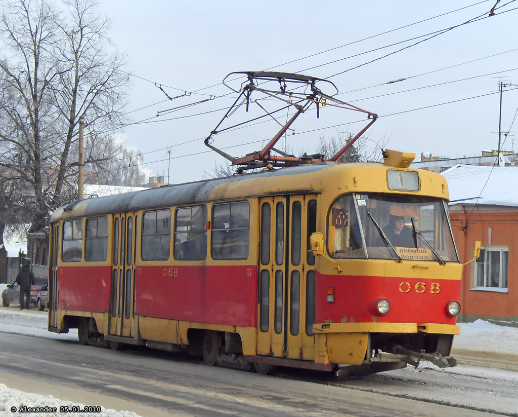 068 068