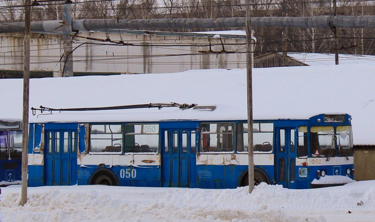 050 050