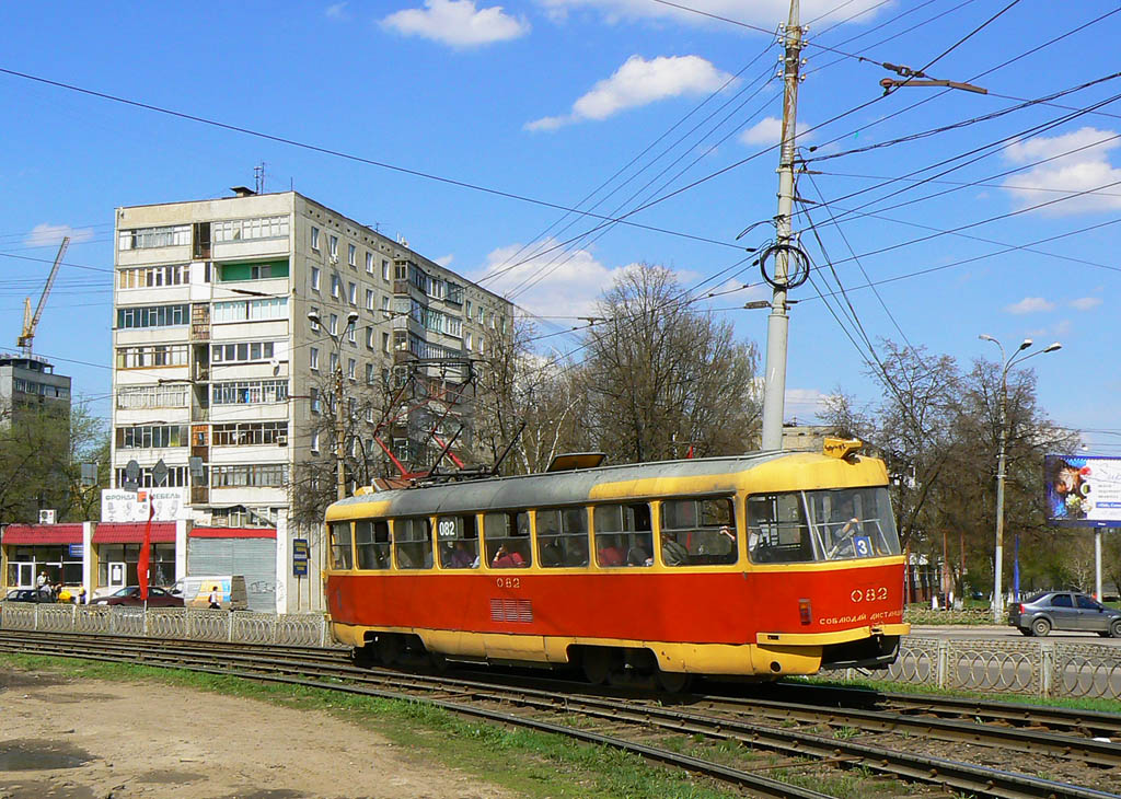 082 082