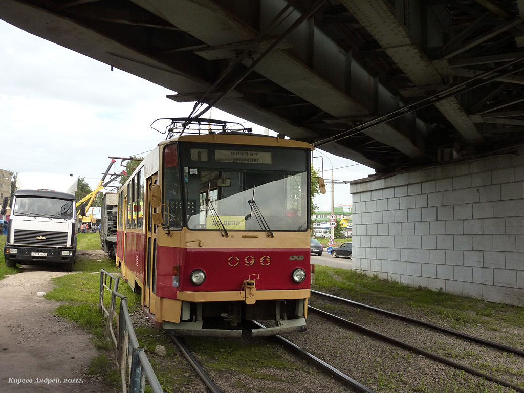 096 096