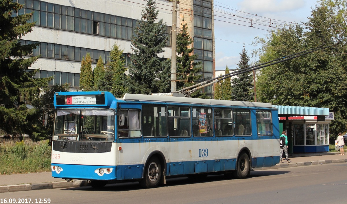 039 039