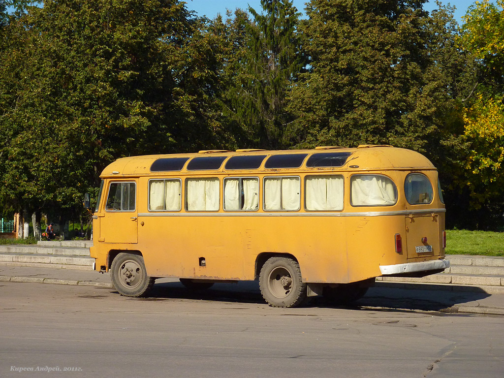  892  57