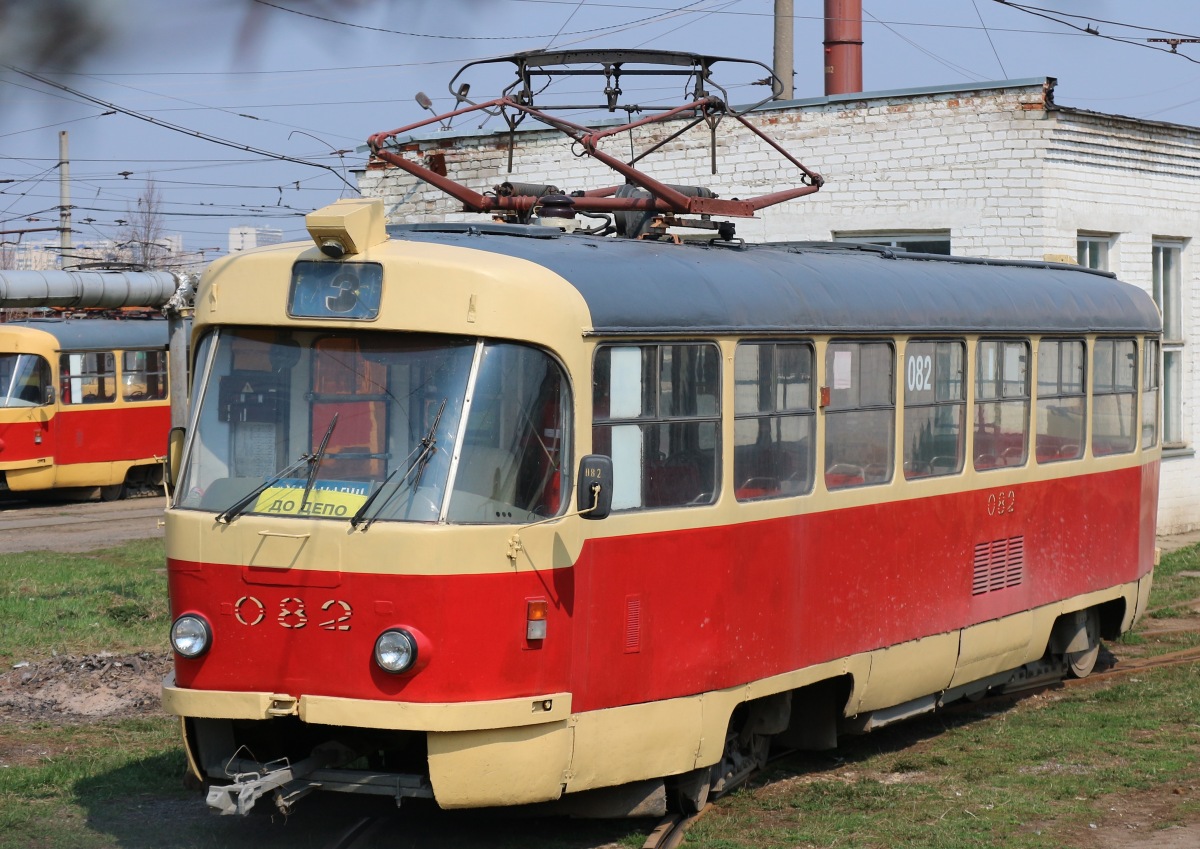 082 082