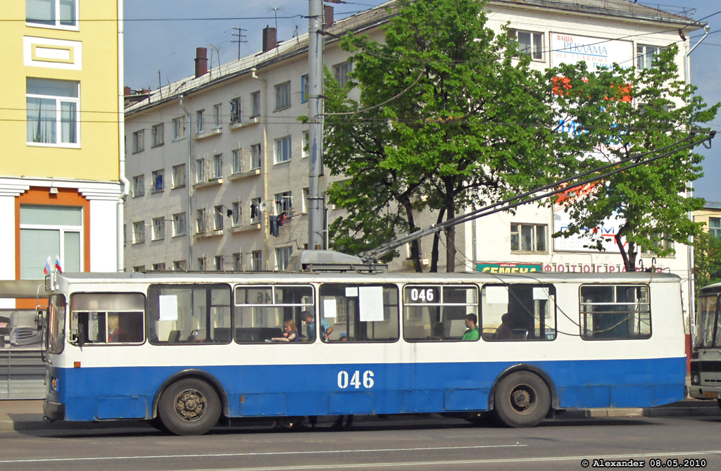 046