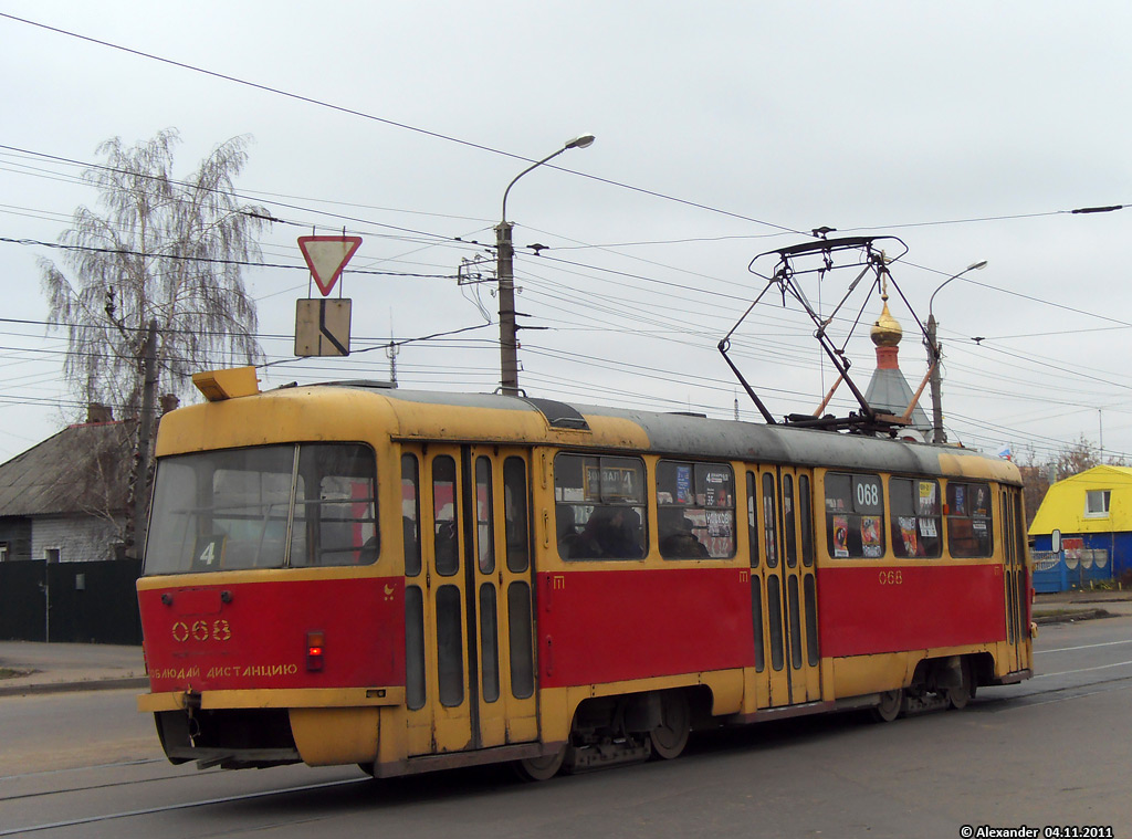 068 068