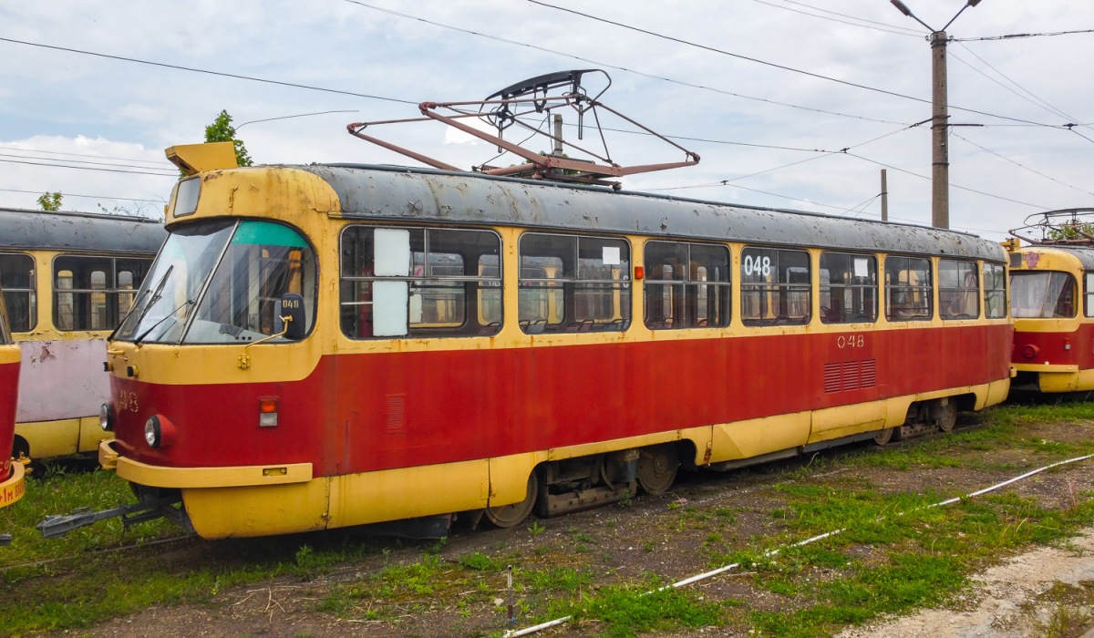 048 048