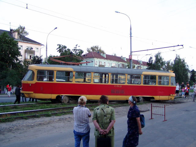 052 052