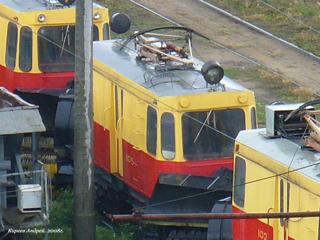 105 105
