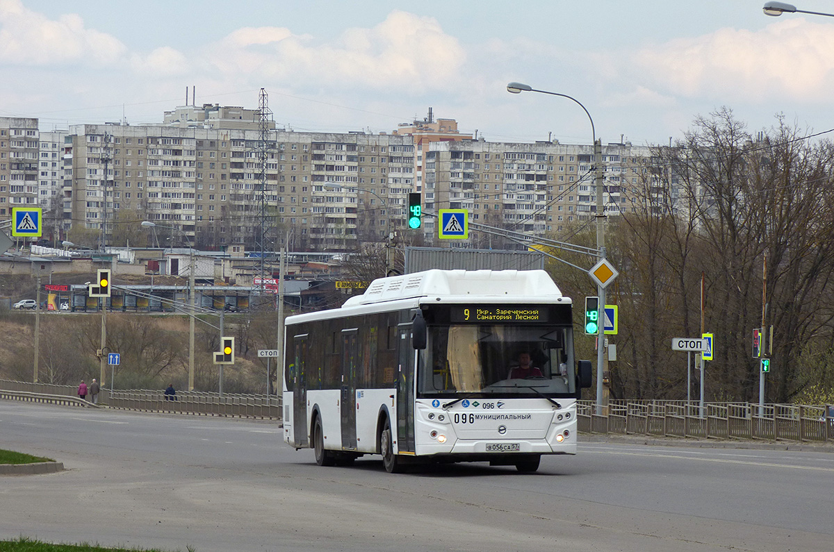 096 096