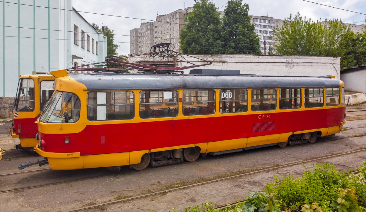 068 068